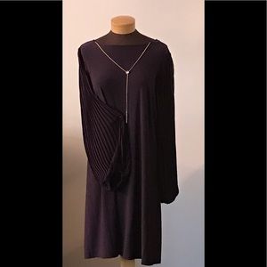 dress w/accordion sleeves & detachable gold chain.